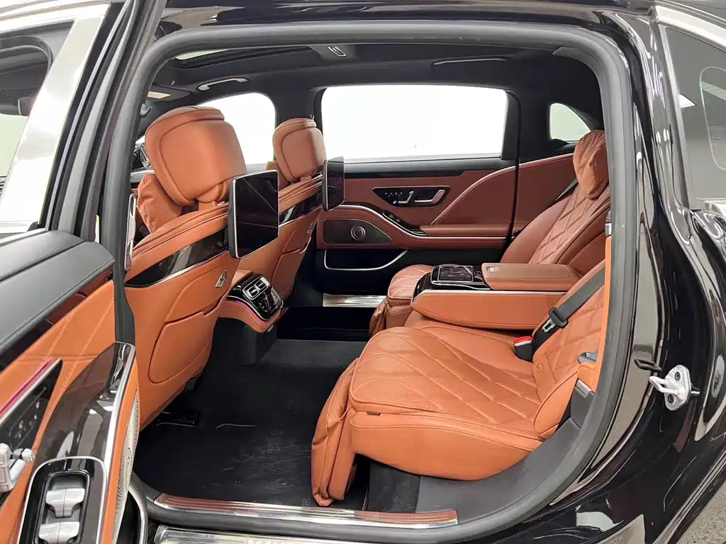 Mercedes-Benz Maybach S-Class 2022 — фото 13