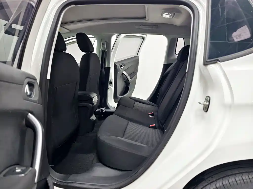 Peugeot 2008 2014 — фото 12