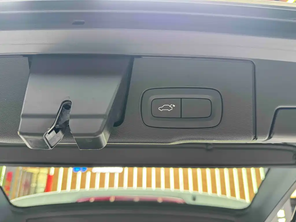 Volvo XC60 2025 — фото 16