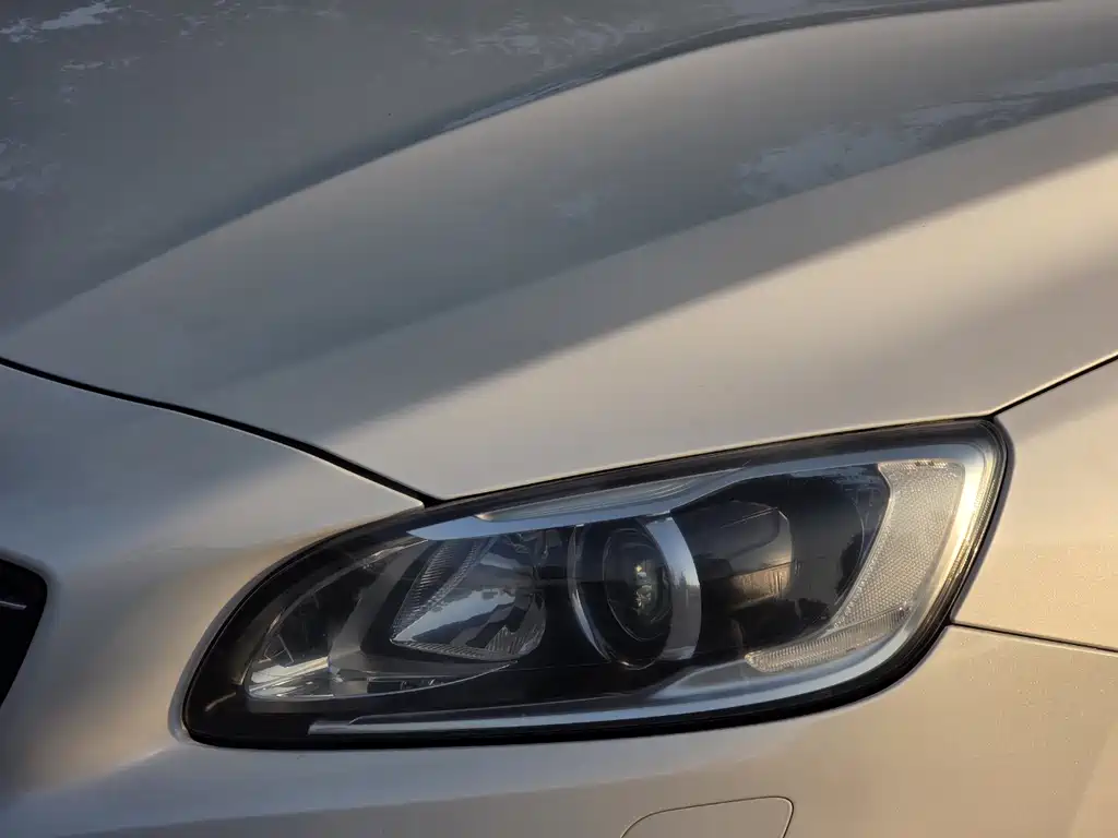 Volvo S60 2016 — фото 15