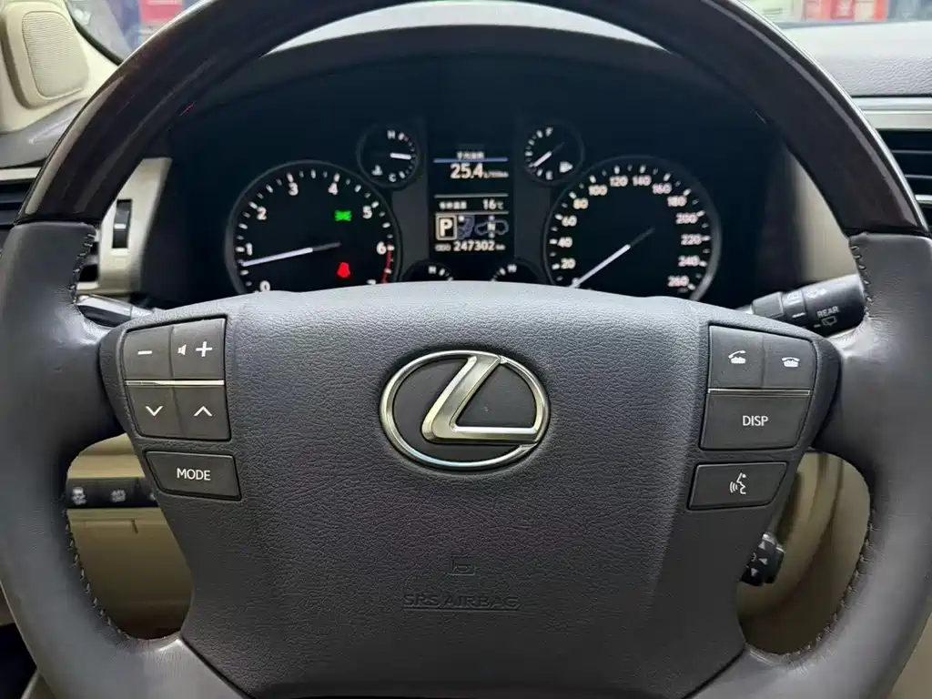 Lexus LX 2014 — фото 9