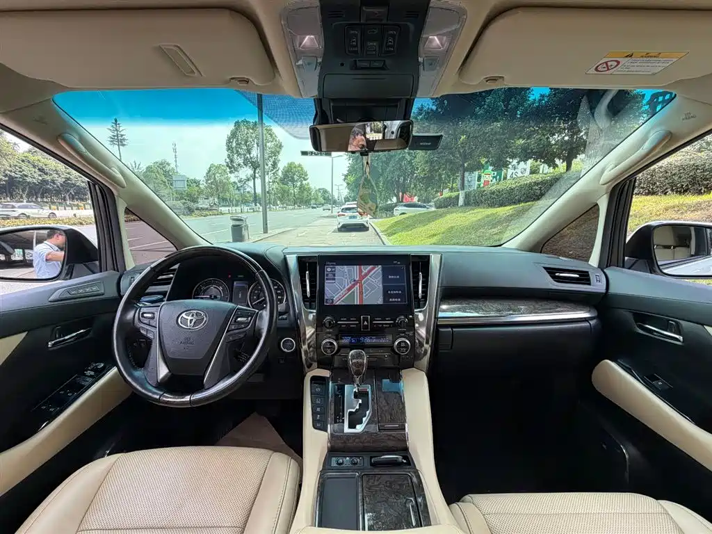Toyota Alphard 2020 — фото 11