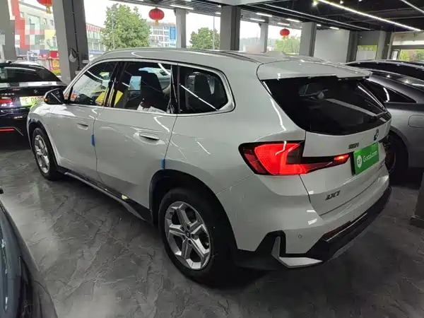 BMW iX1 2025