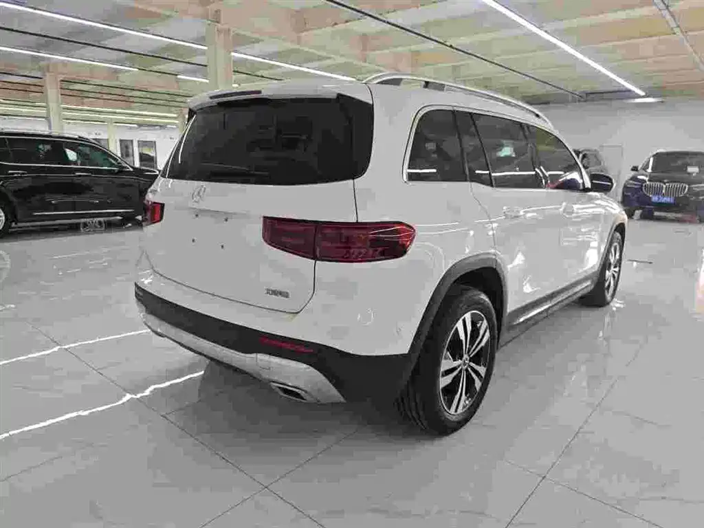 Mercedes-Benz GLB 2024 — фото 4