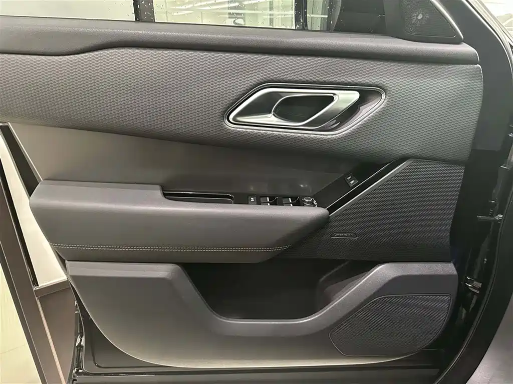 Land Rover Velar 2021 — фото 12