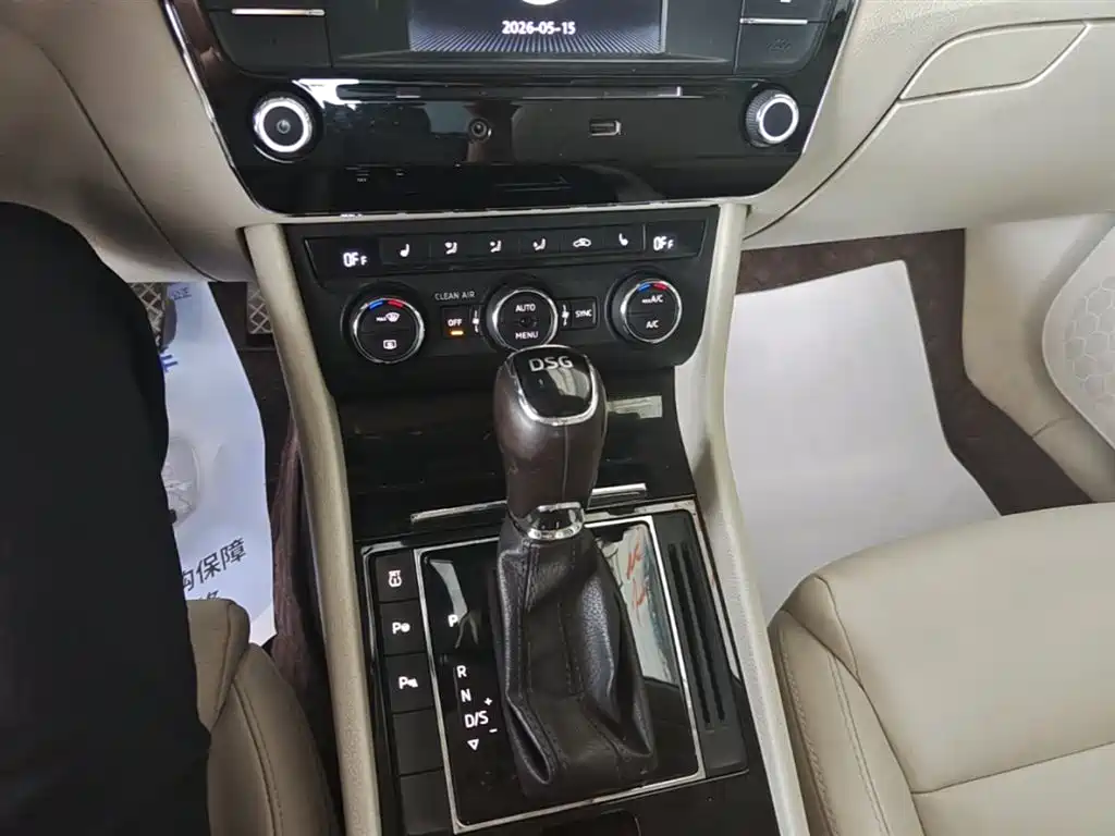 Skoda Superb 2015 — фото 14