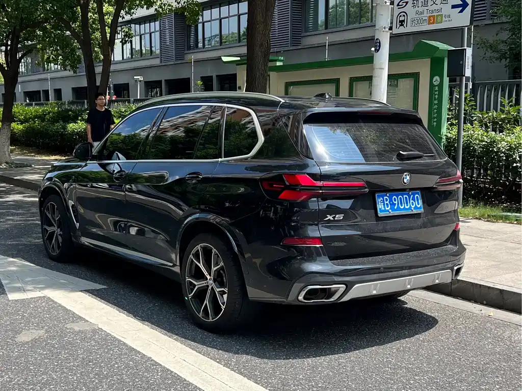 BMW X5 2025 — фото 23