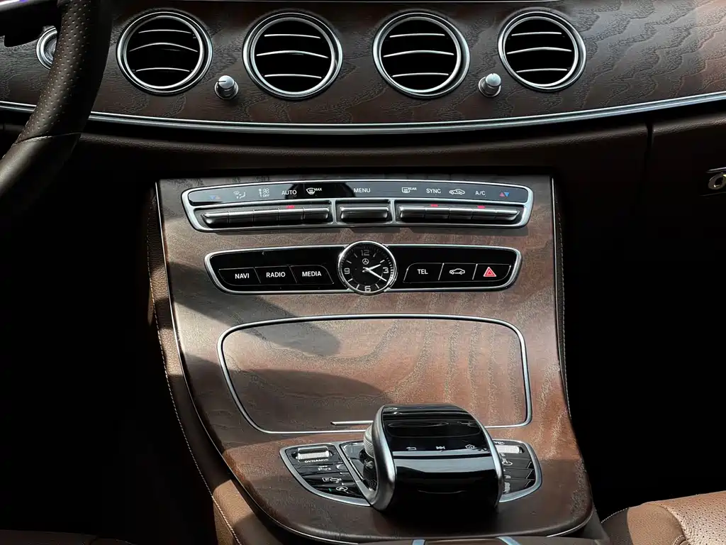 Mercedes-Benz E-Class 2018 — фото 12