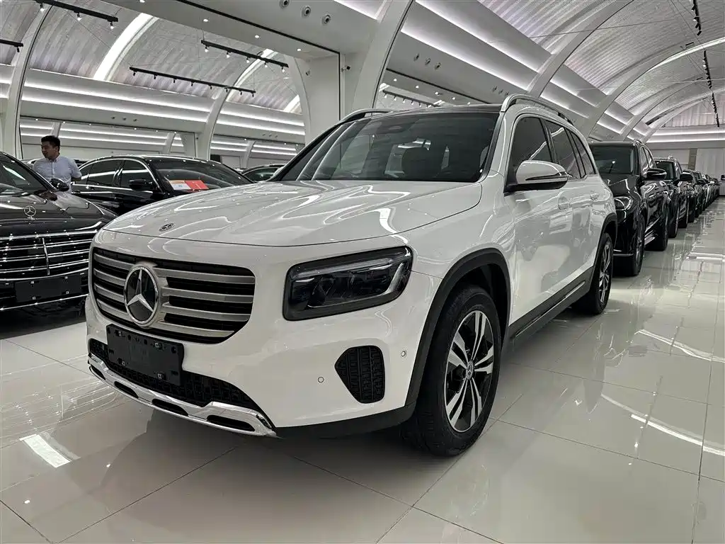 Mercedes-Benz GLB 2024 — фото 1