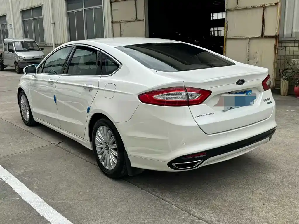 Ford Mondeo 2015 — фото 9
