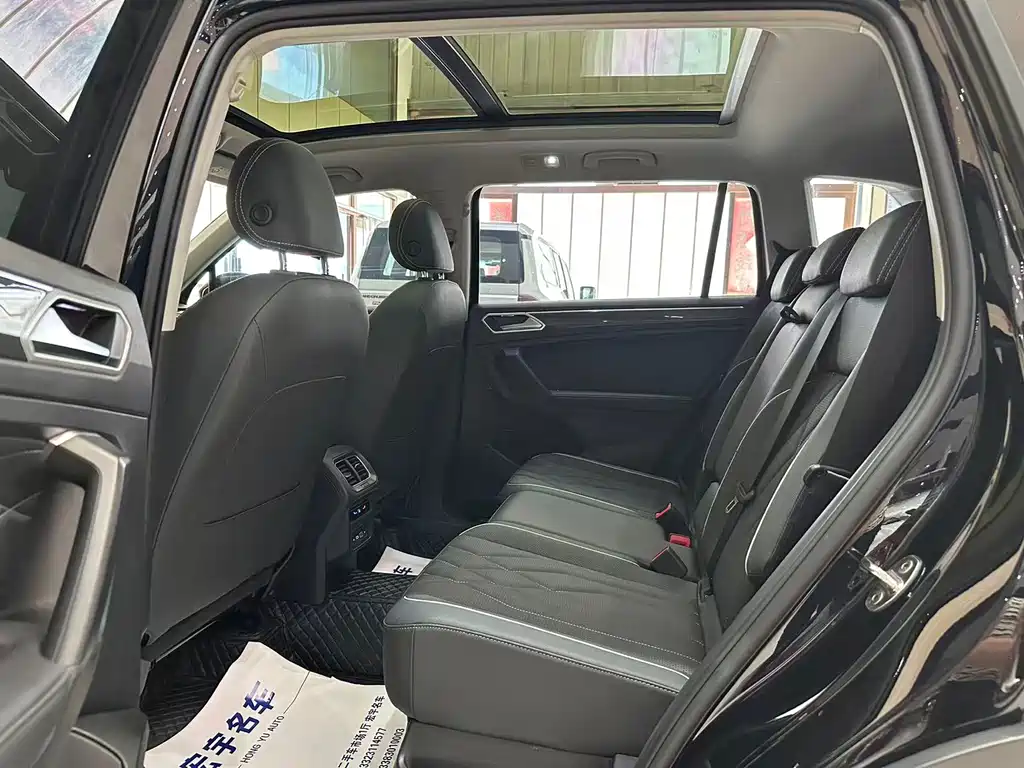 Volkswagen Tiguan L 2023 — фото 15