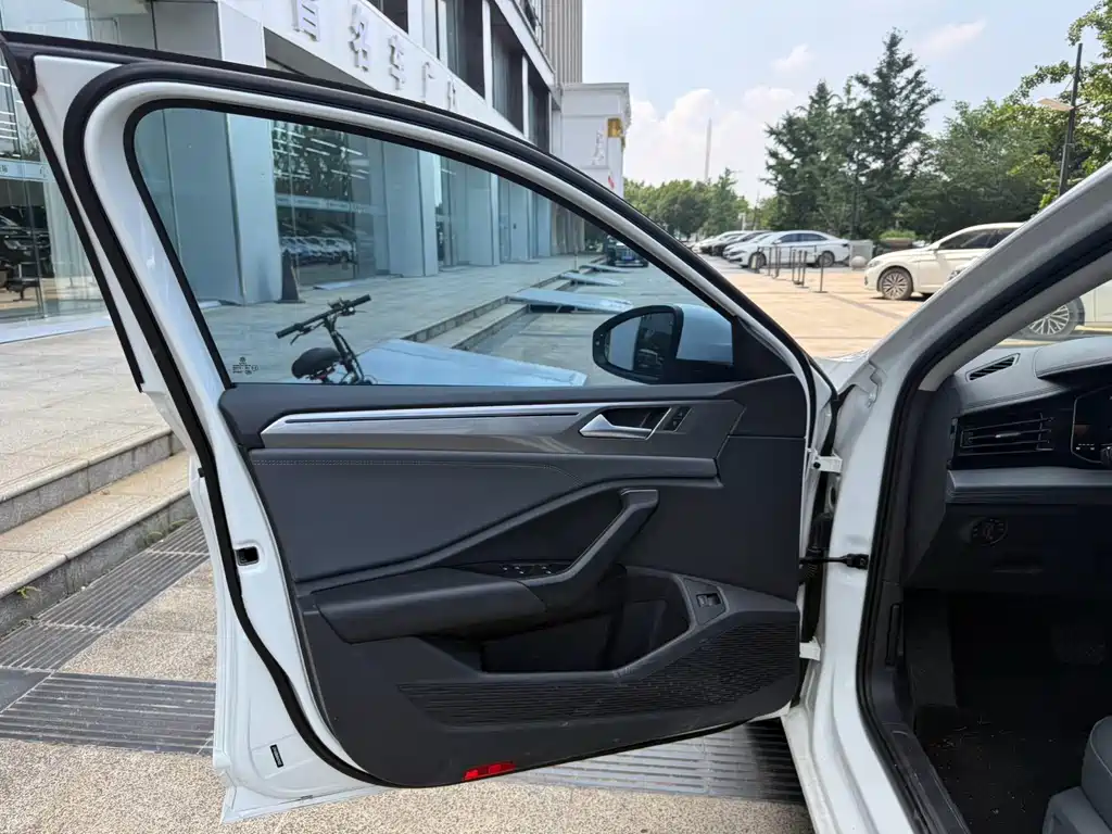 Volkswagen Sagitar 2024
