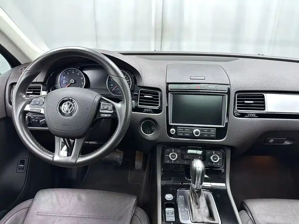 Volkswagen Touareg 2017 — фото 4