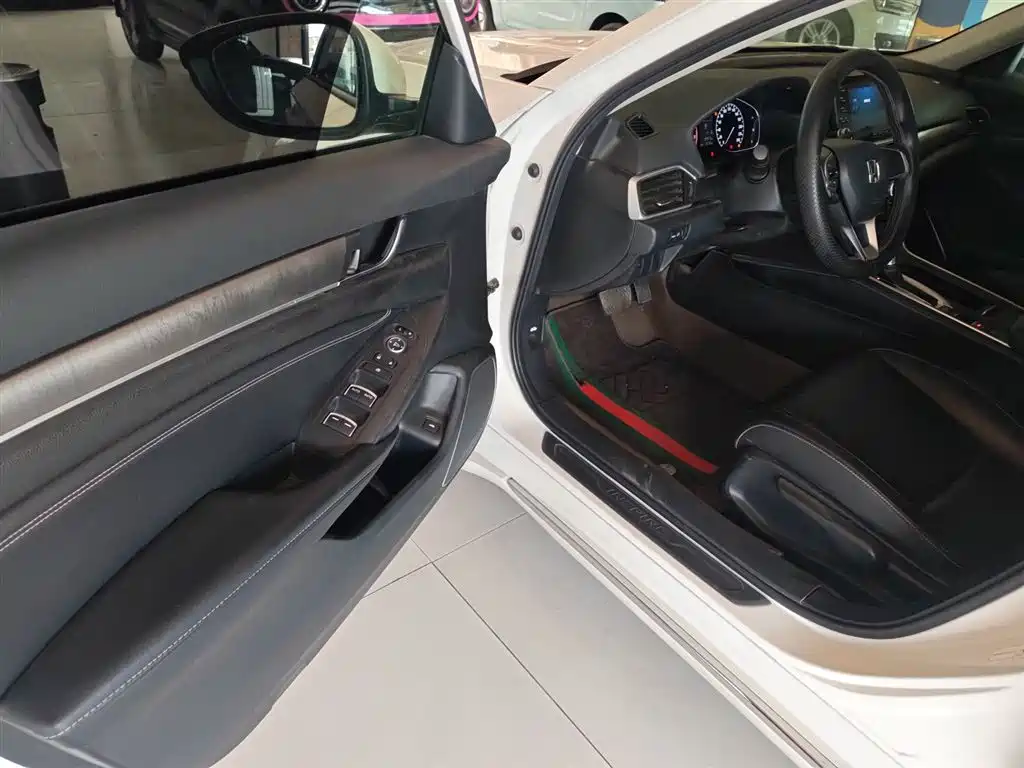Honda Inspire 2021 — фото 12