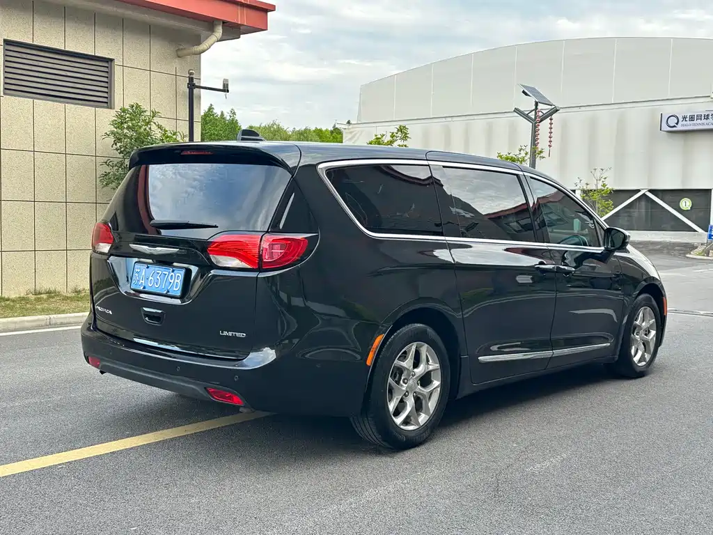 Chrysler Grand Voyager 2017 — фото 7