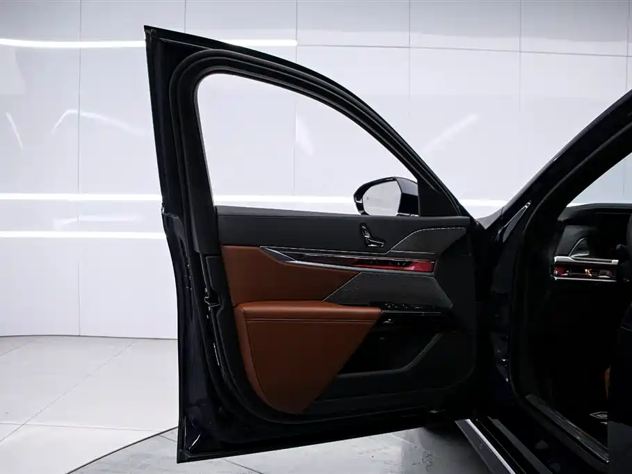 BMW 7 Series 2023 — фото 11