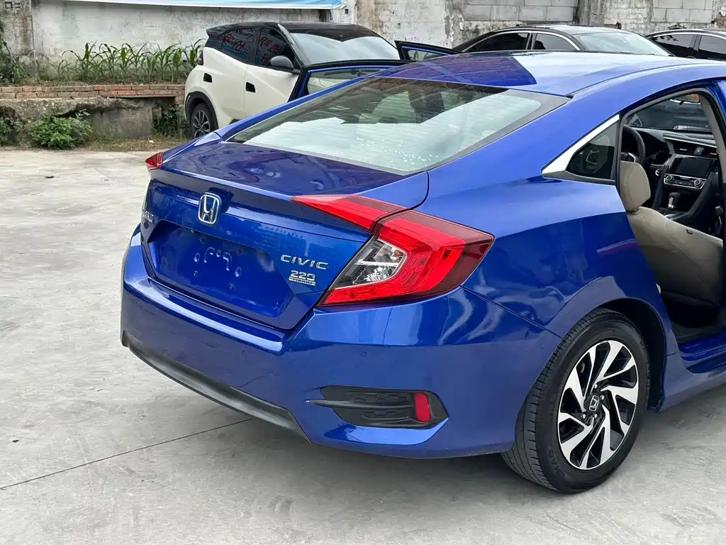 Honda Civic 2016 — фото 19