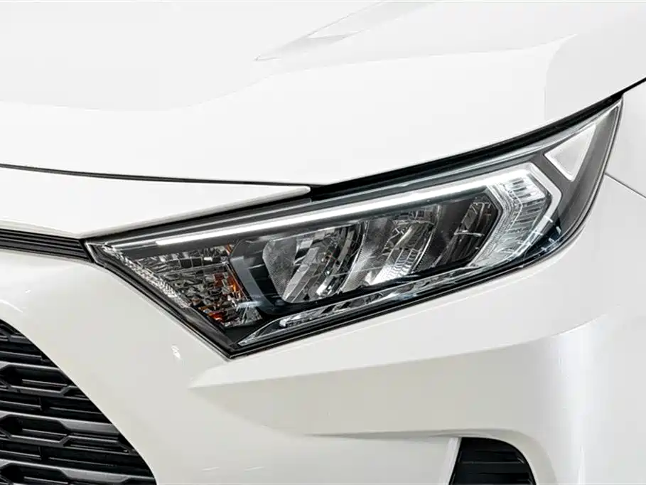 Toyota RAV4 2021 — фото 4