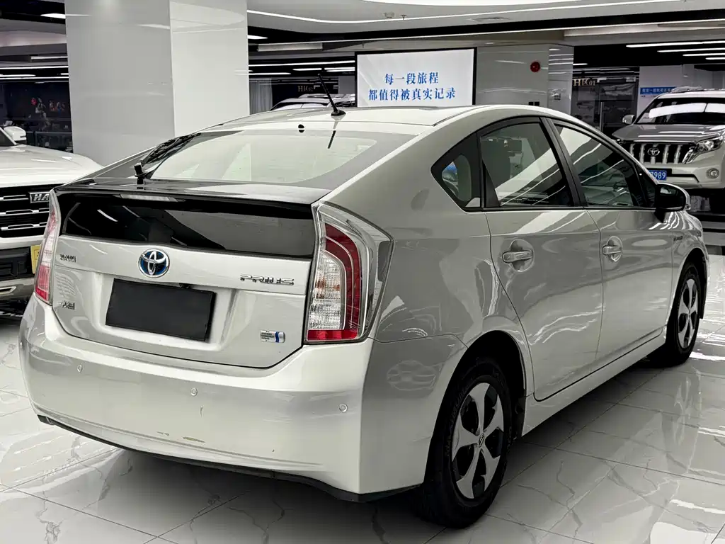 Toyota Prius 2012 — фото 4