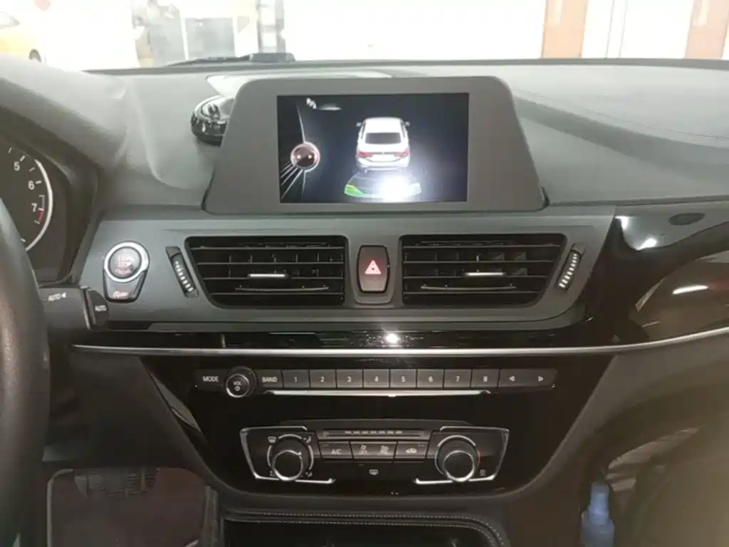 BMW 1 Series 2017 — фото 13