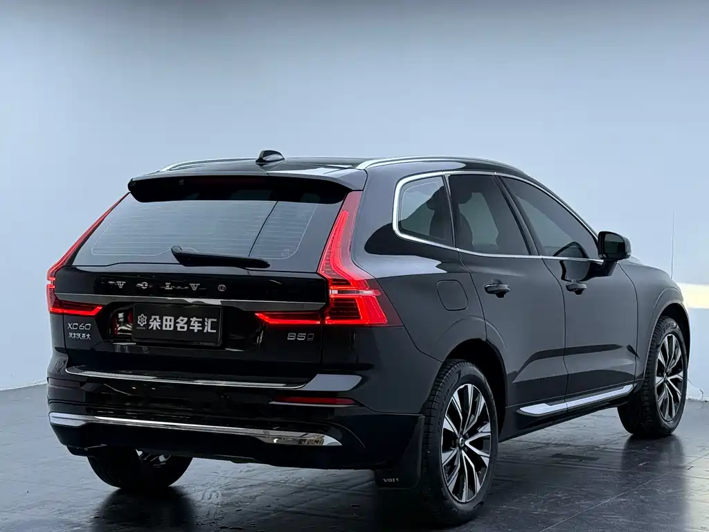 Volvo XC60 2023 — фото 12