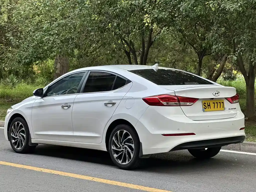 Hyundai Elantra 2020 — фото 4