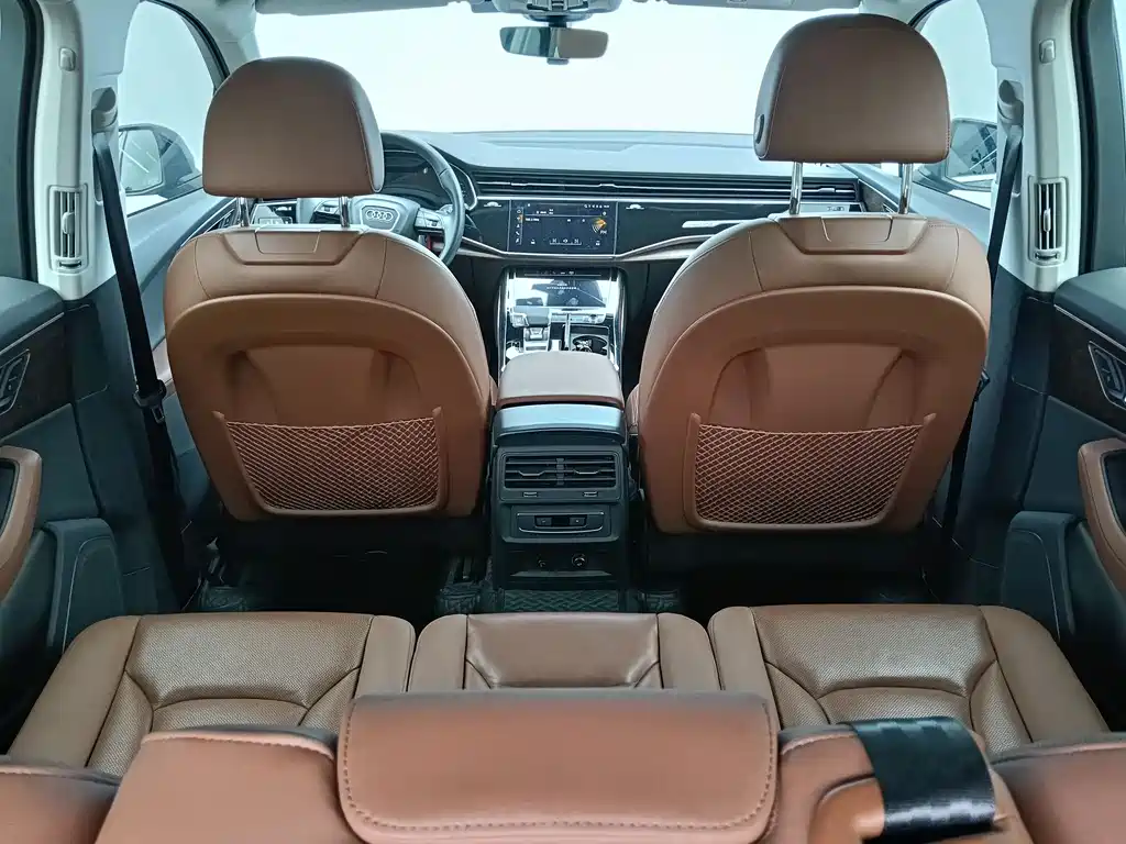 Audi Q7 2024 — фото 12