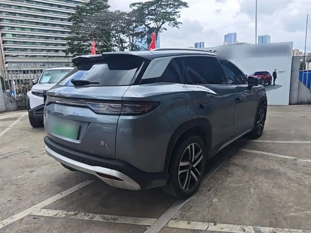 BYD L DM-i 2025 — фото 7
