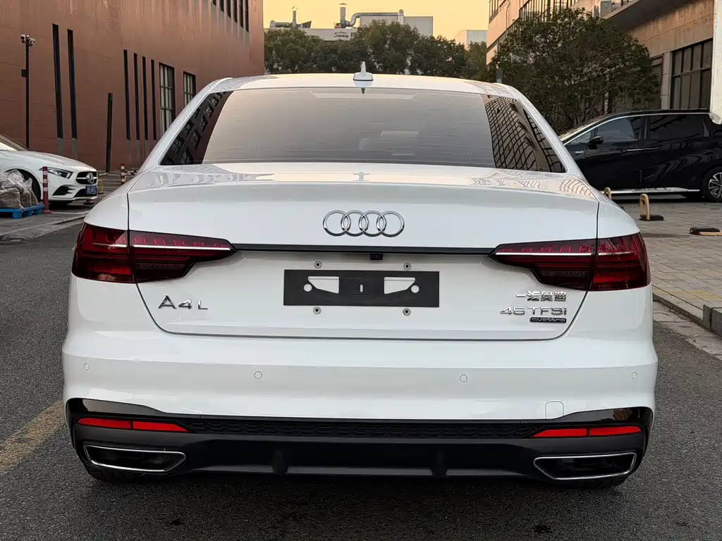 Audi A4L 2022 — фото 16