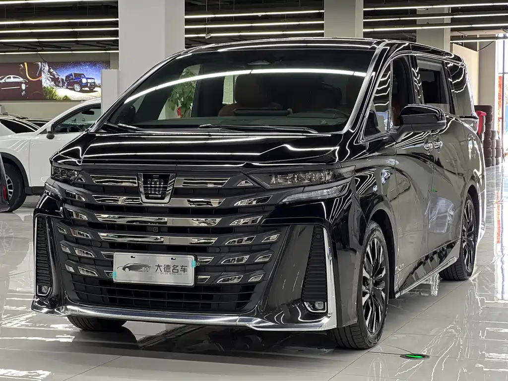 Toyota Vellfire 2023 — фото 1