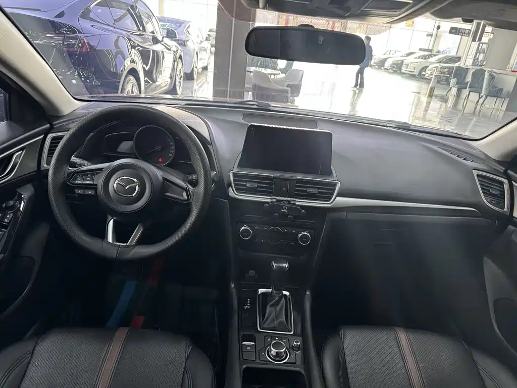 Mazda 3 Axela 2018 — фото 9