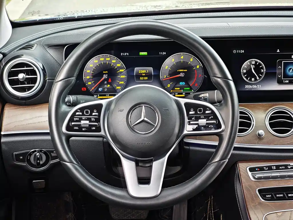 Mercedes-Benz E-Class 2019 — фото 16