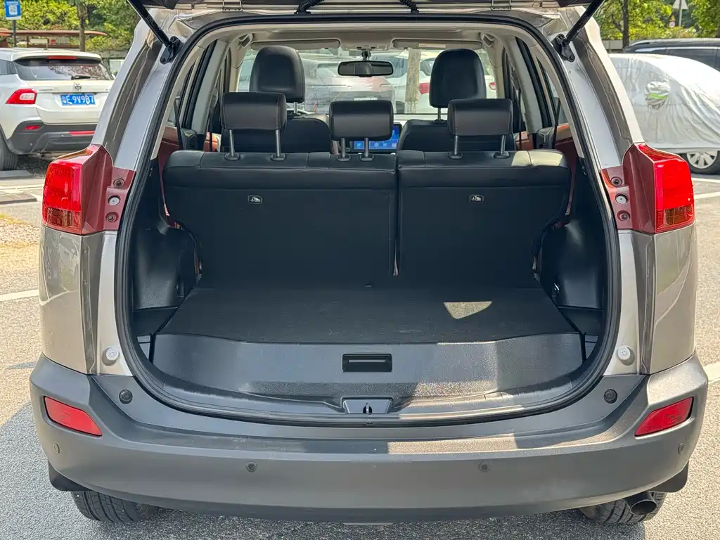Toyota RAV4 2014 — фото 13