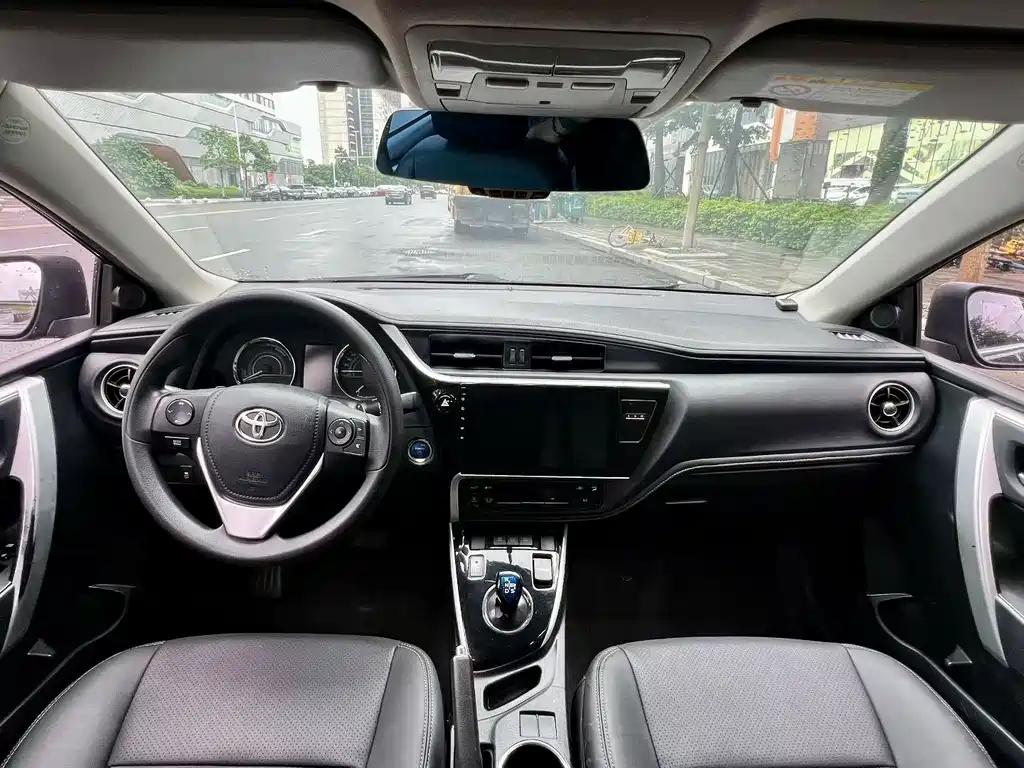 Toyota Corolla 2017 — фото 8