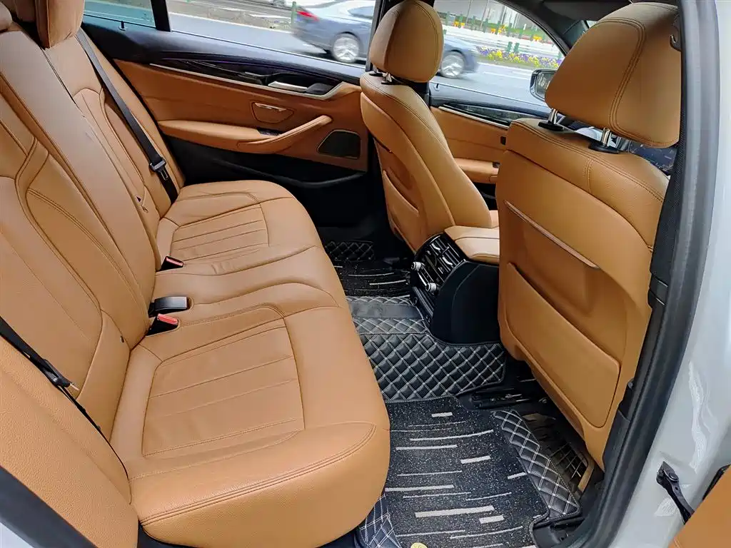 BMW 5 Series 2020 — фото 11