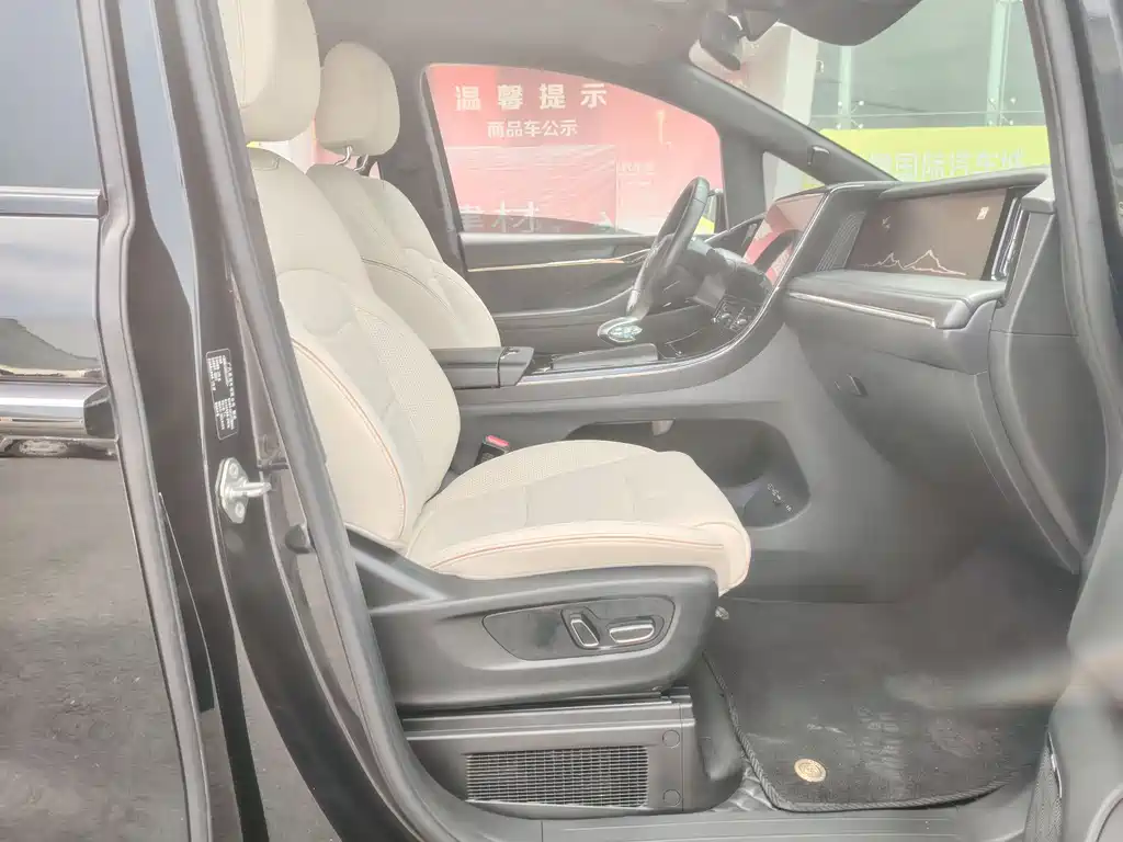 GAC Motor Trumpchi M8 2023 — фото 15