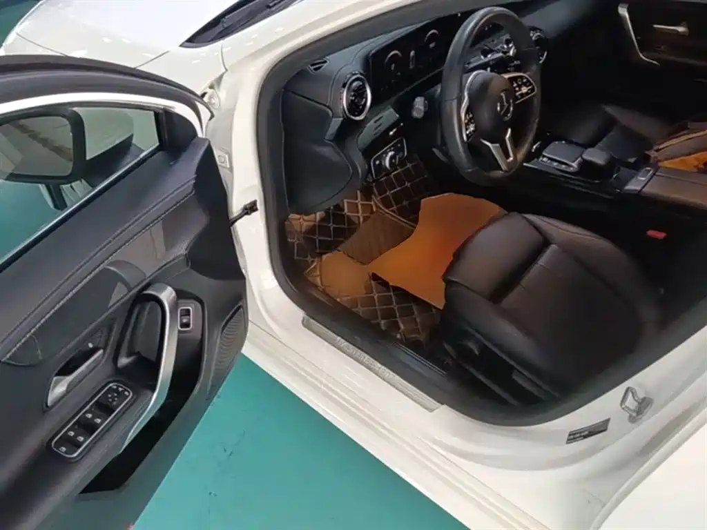 Mercedes-Benz A-Class 2021 — фото 16