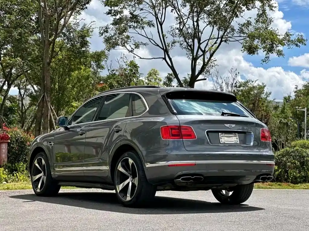 Bentley Bentayga 2019 — фото 2