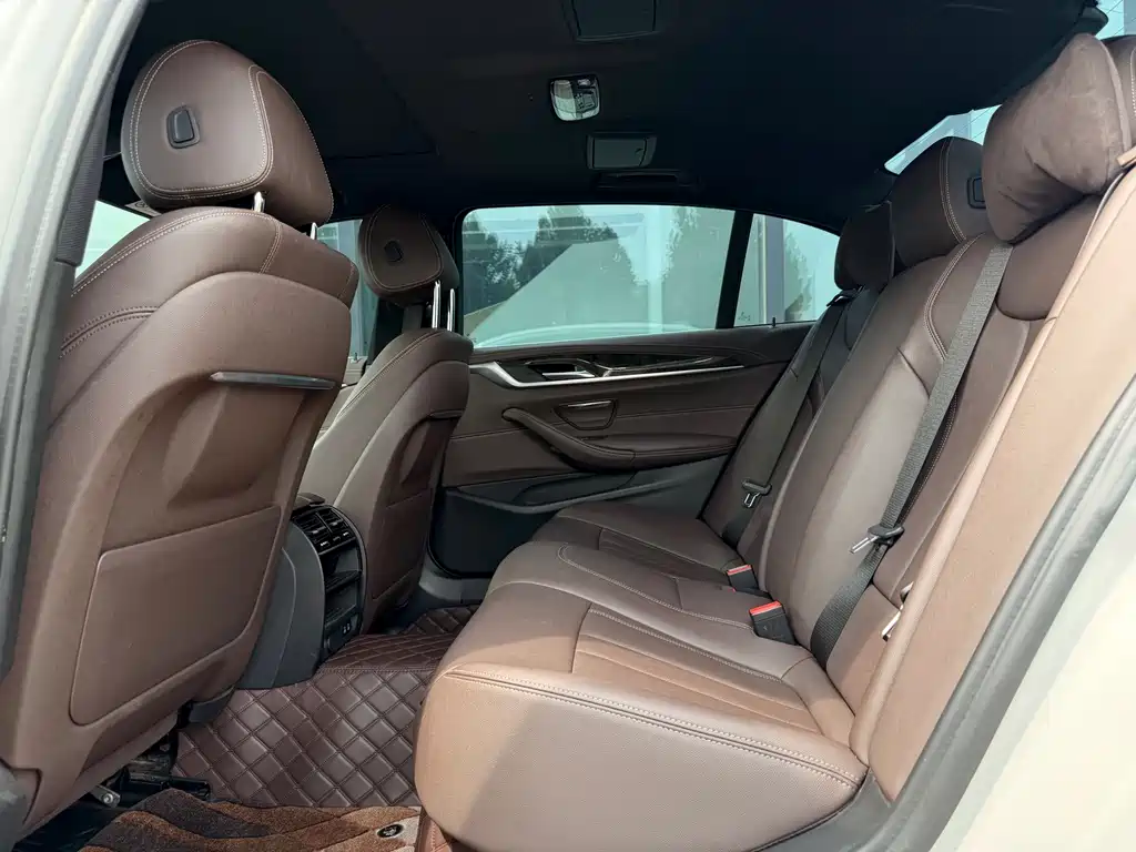 BMW 5 Series 2019 — фото 13