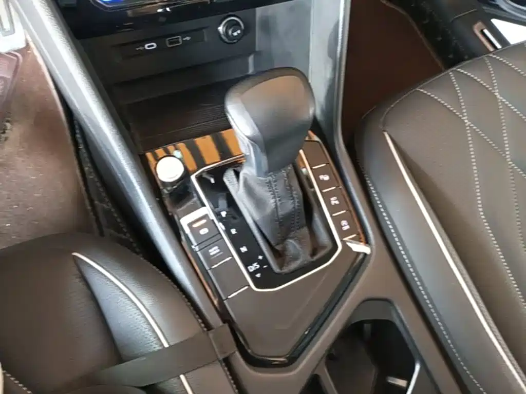 Volkswagen Tiguan L 2022 — фото 14