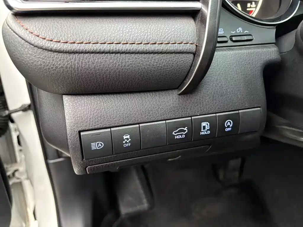 Toyota Camry 2019 — фото 13
