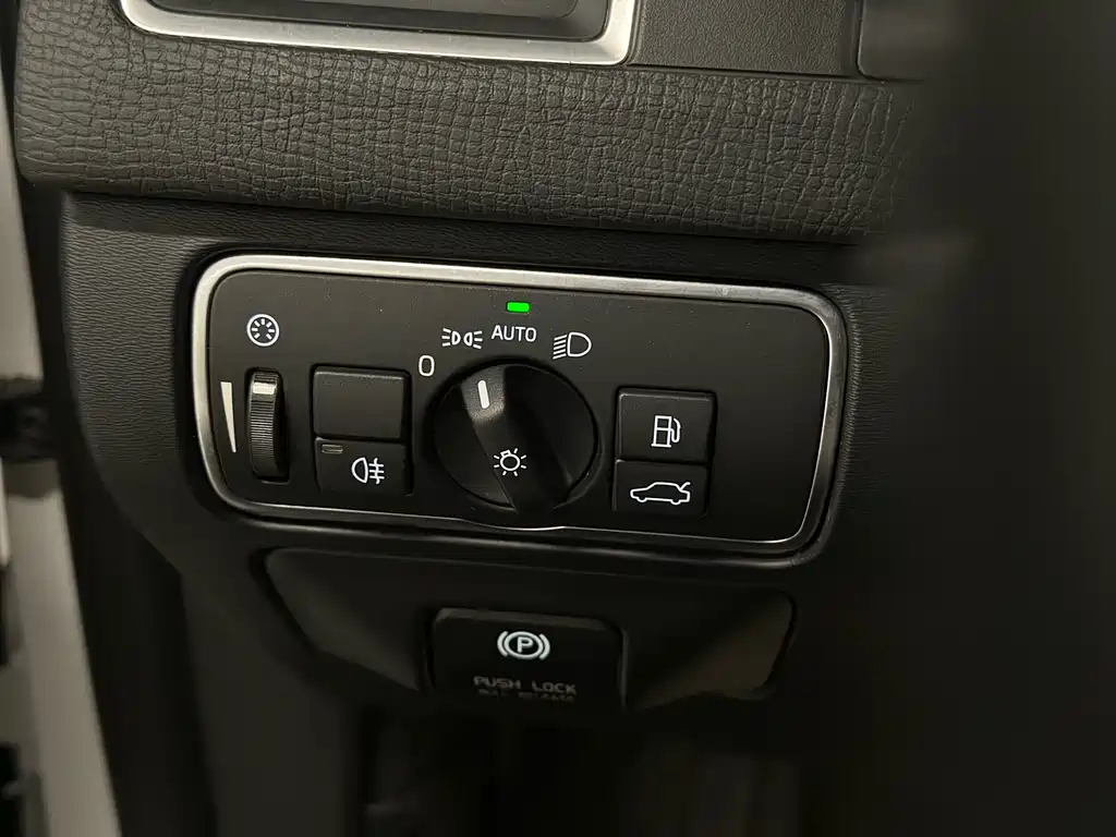 Volvo XC60 2014 — фото 18