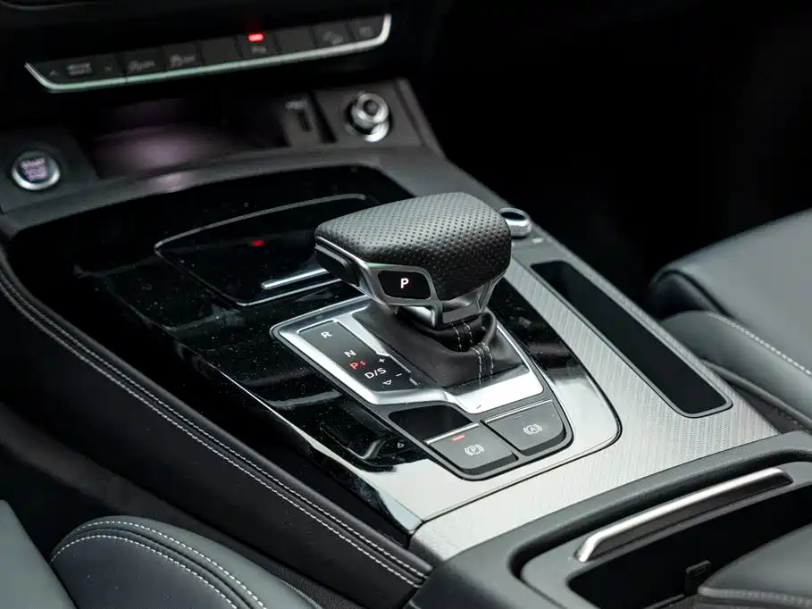 Audi Q5L 2025 — фото 14