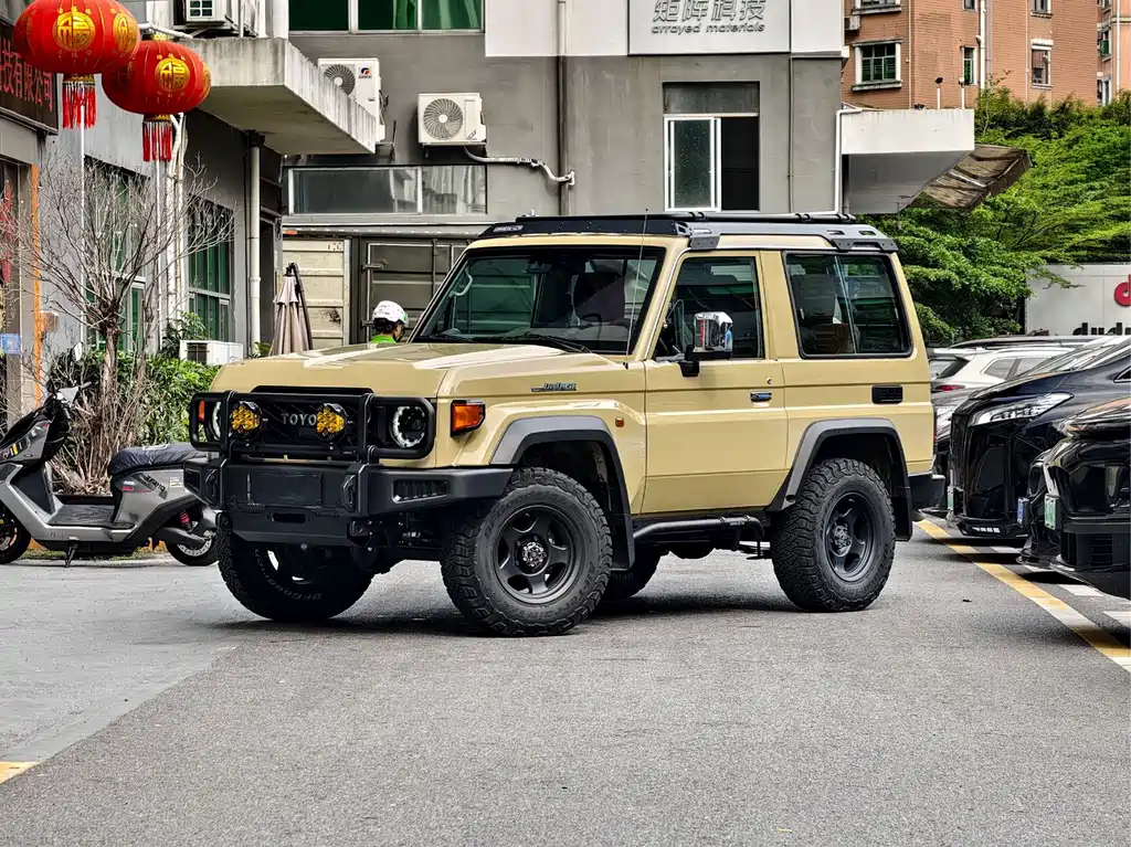 Toyota FJ Cruiser 2025 — фото 1
