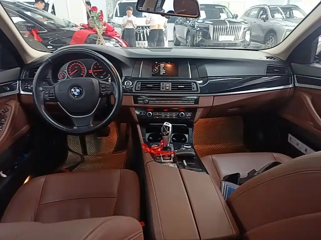 BMW 5 Series 2016 — фото 10