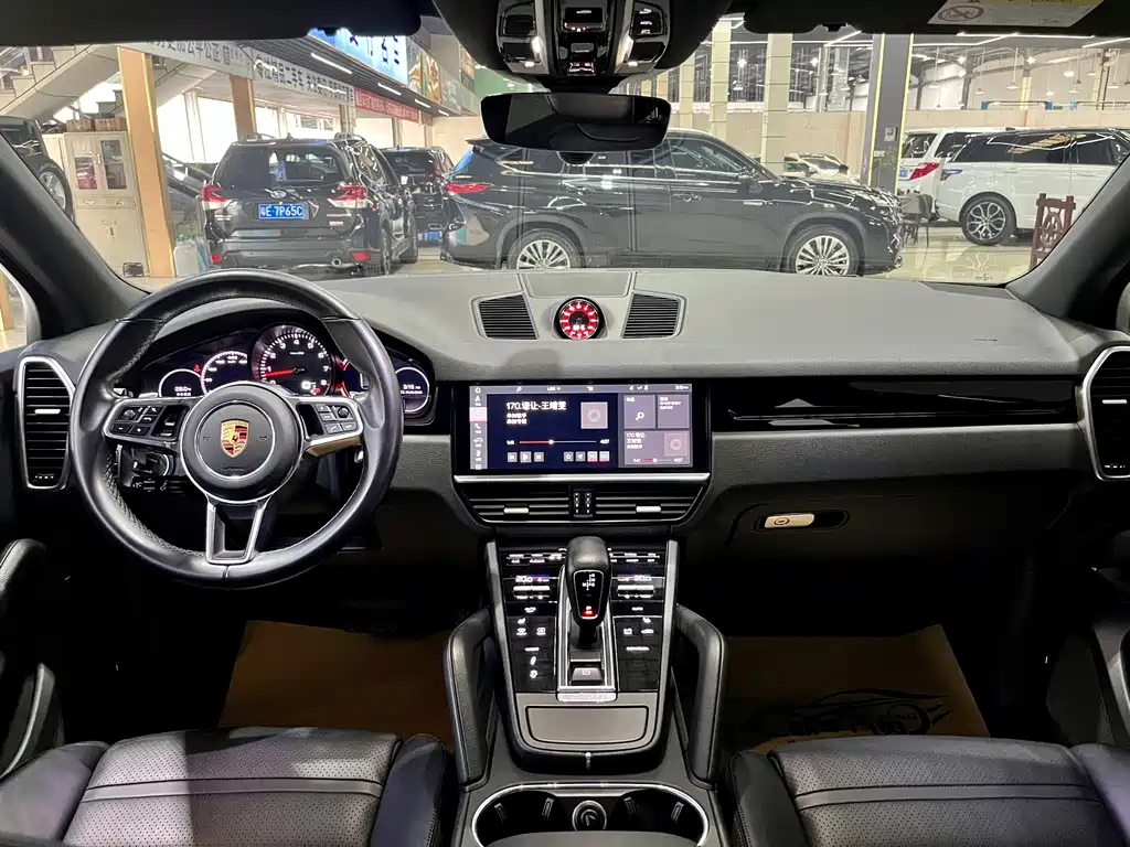 Porsche Cayenne 2018 — фото 10