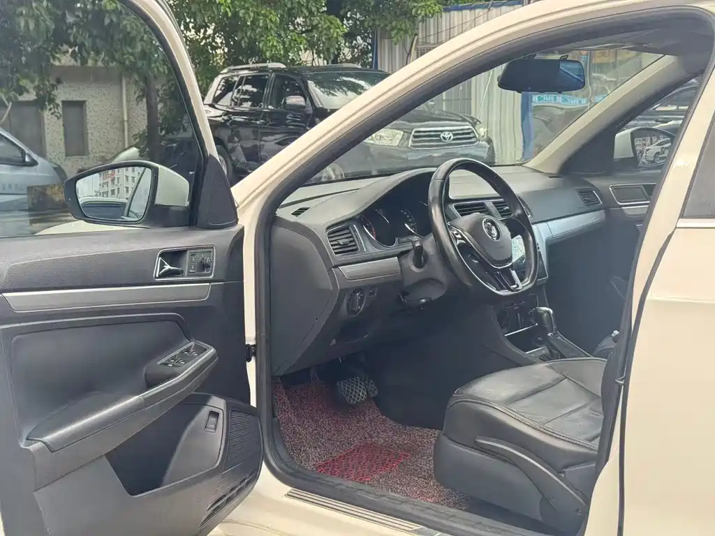 Volkswagen Lavida 2015