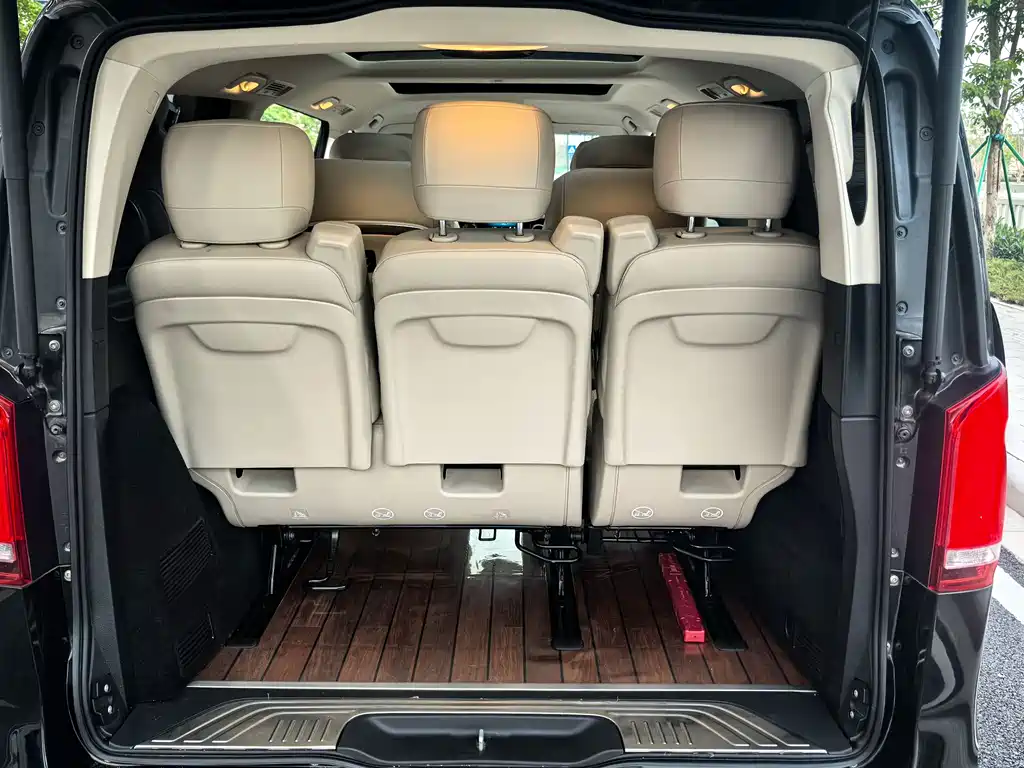 Mercedes-Benz V-Class 2022 — фото 17