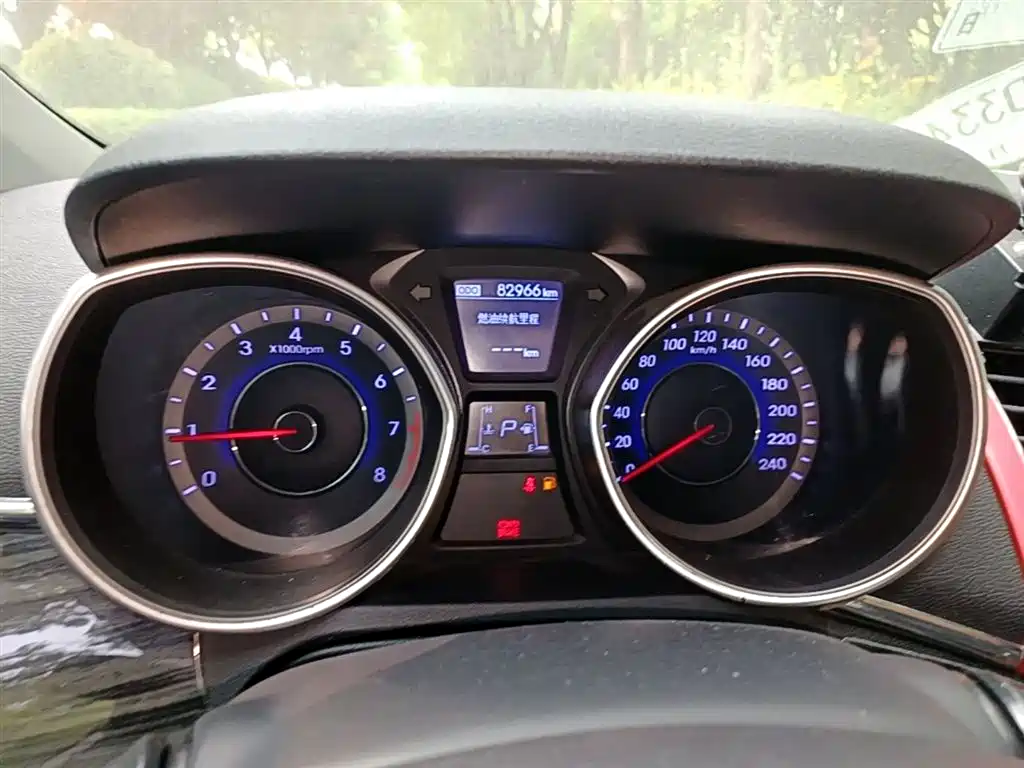 Hyundai Elantra Langdong 2016 — фото 12