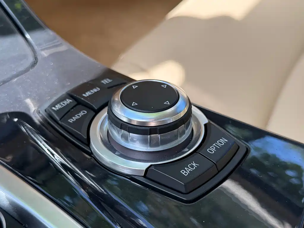 BMW 5 Series 2013 — фото 11